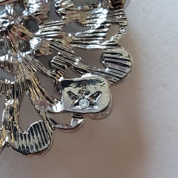 Vintage Crown Trifari Rhinestone Costume Pin - Picture 5 of 5
